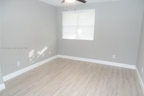 Condo in Pompano Beach, Florida, 1 bedroom  № 2043111 - photo 9