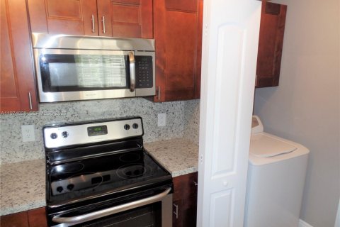 Condo in Pompano Beach, Florida, 1 bedroom  № 2043111 - photo 4