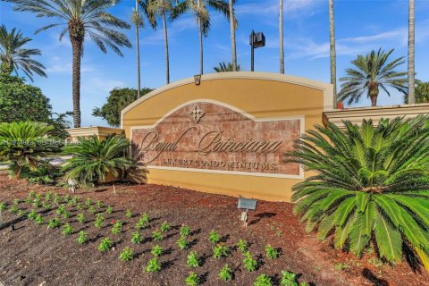 Condo in Pompano Beach, Florida, 1 bedroom  № 2043111 - photo 25