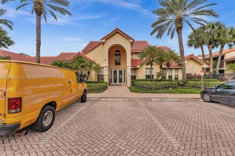 Condo in Pompano Beach, Florida, 1 bedroom  № 2043111 - photo 26