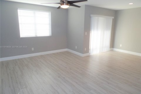 Condo in Pompano Beach, Florida, 1 bedroom  № 2043111 - photo 8