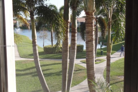 Condo in Pompano Beach, Florida, 1 bedroom  № 2043111 - photo 17