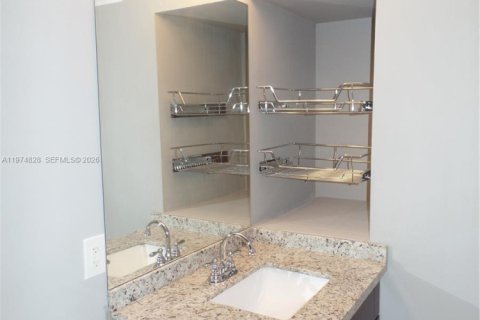 Condo in Pompano Beach, Florida, 1 bedroom  № 2043111 - photo 12