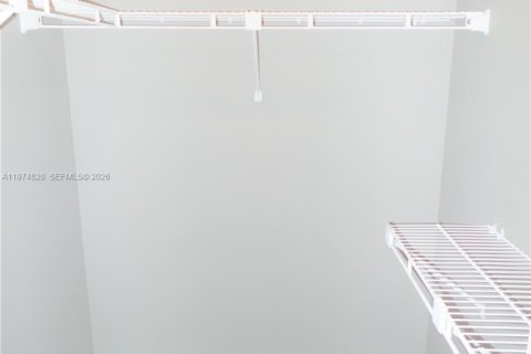 Condo in Pompano Beach, Florida, 1 bedroom  № 2043111 - photo 11