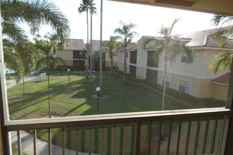 Condo in Pompano Beach, Florida, 1 bedroom  № 2043111 - photo 15