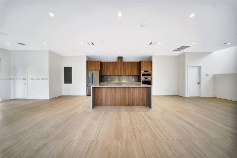 Villa ou maison à vendre à Miami, Floride: 5 chambres, 278.71 m2 № 1776138 - photo 22