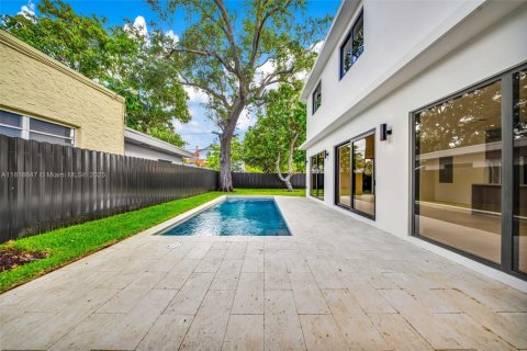 Villa ou maison à vendre à Miami, Floride: 5 chambres, 278.71 m2 № 1776138 - photo 10