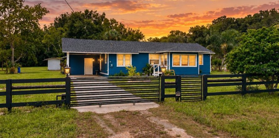 House in Dade City, Florida 3 bedrooms, 98.1 sq.m. № 2388356