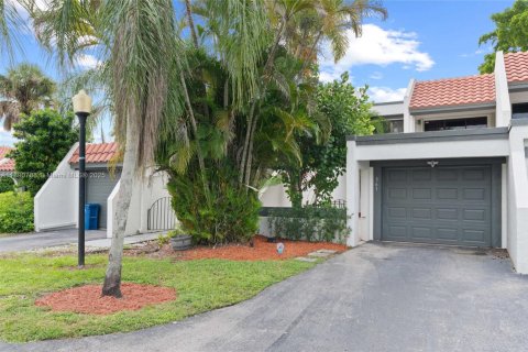 Townhouse in Weston, Florida 3 bedrooms, 190.45 sq.m. № 1944003 - photo 4