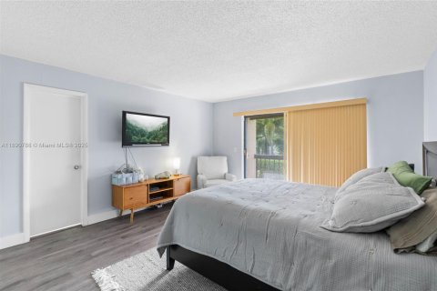 Townhouse in Weston, Florida 3 bedrooms, 190.45 sq.m. № 1944003 - photo 22