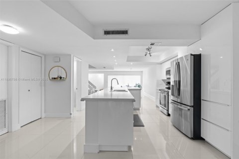 Townhouse in Weston, Florida 3 bedrooms, 190.45 sq.m. № 1944003 - photo 9