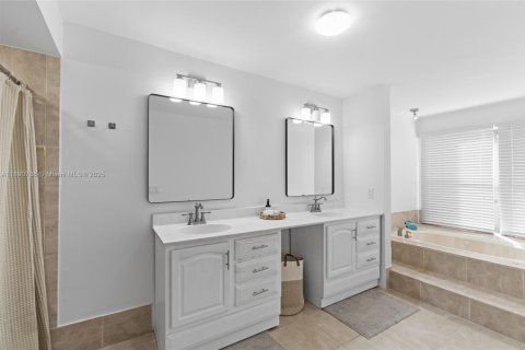 Townhouse in Weston, Florida 3 bedrooms, 190.45 sq.m. № 1944003 - photo 24