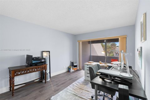 Townhouse in Weston, Florida 3 bedrooms, 190.45 sq.m. № 1944003 - photo 27