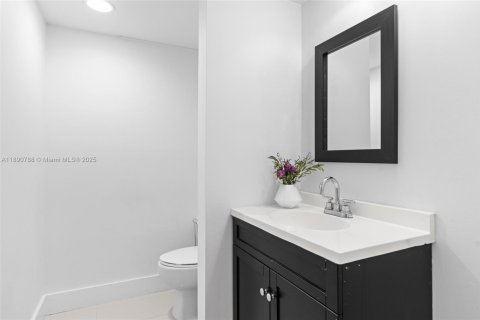 Townhouse in Weston, Florida 3 bedrooms, 190.45 sq.m. № 1944003 - photo 18