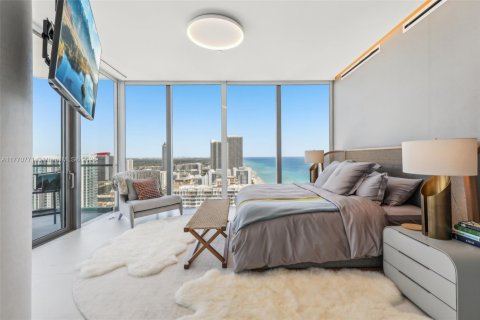 Condo in Hallandale Beach, Florida, 4 bedrooms  № 1741598 - photo 19