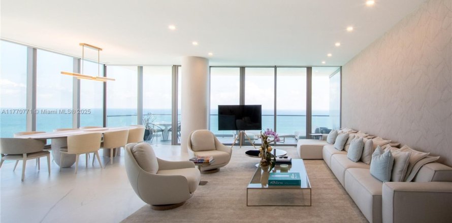 Condo in Hallandale Beach, Florida, 4 bedrooms № 1741598