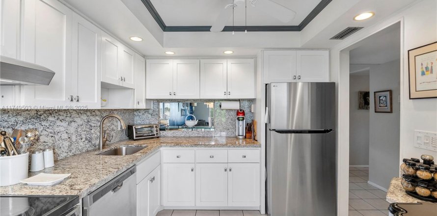 Condo à Hollywood, Floride, 2 chambres  № 1960435