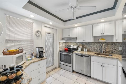Copropriété à vendre à Hollywood, Floride: 2 chambres, 92.16 m2 № 1960435 - photo 3