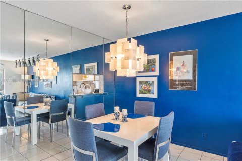 Copropriété à vendre à Hollywood, Floride: 2 chambres, 92.16 m2 № 1960435 - photo 8