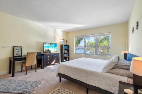 Купить кондоминиум в Бей-Харбор-Айлендс, Флорида 2 спальни, 169.08м2, № 2018479 - фото 17