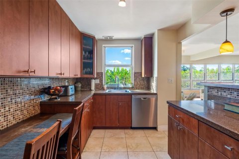 Купить кондоминиум в Бей-Харбор-Айлендс, Флорида 2 спальни, 169.08м2, № 2018479 - фото 10