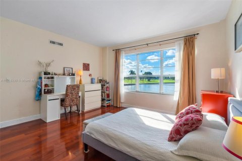 Купить кондоминиум в Бей-Харбор-Айлендс, Флорида 2 спальни, 169.08м2, № 2018479 - фото 20