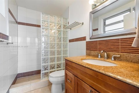 Купить кондоминиум в Бей-Харбор-Айлендс, Флорида 2 спальни, 169.08м2, № 2018479 - фото 21