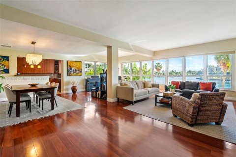 Купить кондоминиум в Бей-Харбор-Айлендс, Флорида 2 спальни, 169.08м2, № 2018479 - фото 7