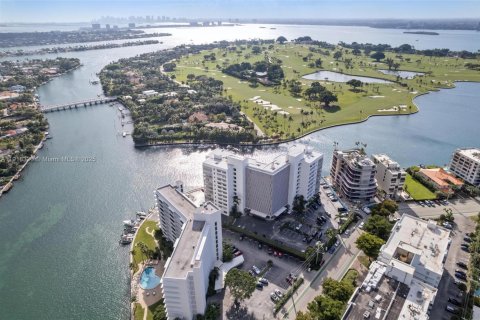 Купить кондоминиум в Бей-Харбор-Айлендс, Флорида 2 спальни, 169.08м2, № 2018479 - фото 3