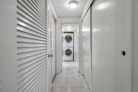 Купить кондоминиум в Бей-Харбор-Айлендс, Флорида 2 спальни, 169.08м2, № 2018479 - фото 24