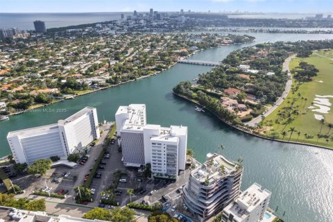 Купить кондоминиум в Бей-Харбор-Айлендс, Флорида 2 спальни, 169.08м2, № 2018479 - фото 30