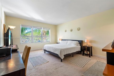 Купить кондоминиум в Бей-Харбор-Айлендс, Флорида 2 спальни, 169.08м2, № 2018479 - фото 16