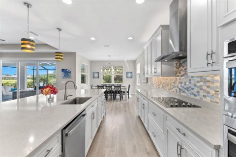 House in Venice, Florida 5 bedrooms, 304.72 sq.m. № 1762047 - photo 5