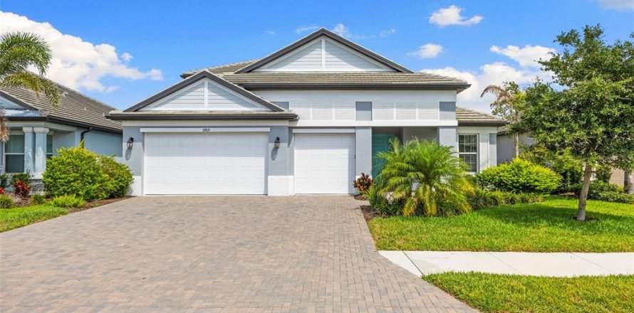 House in Venice, Florida 5 bedrooms, 304.72 sq.m. № 1762047