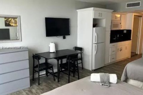 Condominio en venta en Sunny Isles Beach, Florida, 33.44 m2 № 1804612 - foto 3