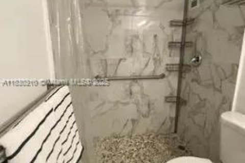 Condominio en venta en Sunny Isles Beach, Florida, 33.44 m2 № 1804612 - foto 2