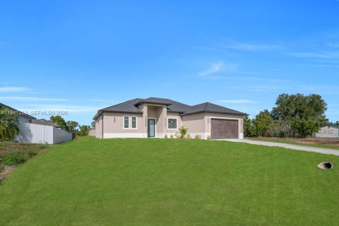 Villa ou maison à Lehigh Acres, Floride 3 chambres, 153.29 m2 № 2078810