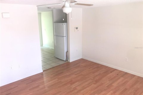 Villa ou maison à louer à Bradenton, Floride: 2 chambres, 72.46 m2 № 2349376 - photo 2