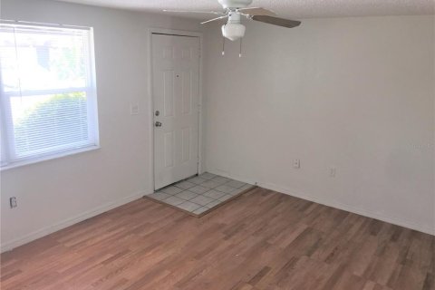 Villa ou maison à louer à Bradenton, Floride: 2 chambres, 72.46 m2 № 2349376 - photo 4