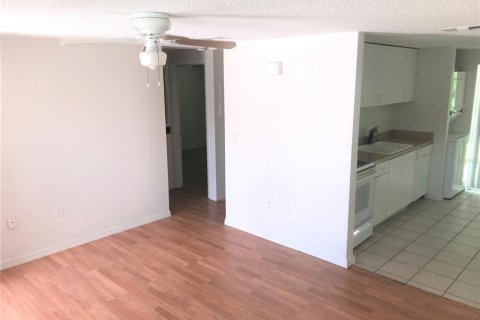 Villa ou maison à louer à Bradenton, Floride: 2 chambres, 72.46 m2 № 2349376 - photo 3