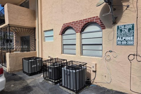 Купить коммерческую недвижимость в Майами, Флорида № 2010824 - фото 2