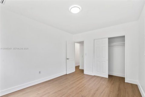 House in Miami, Florida 3 bedrooms, 137.03 sq.m. № 2392114 - photo 18