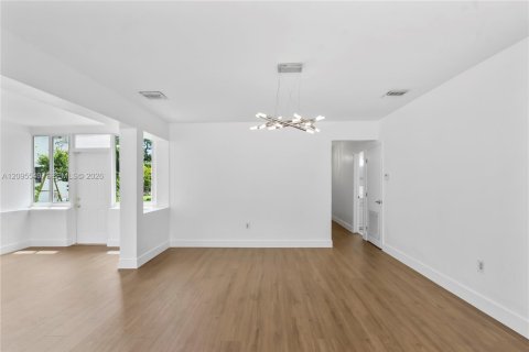 House in Miami, Florida 3 bedrooms, 137.03 sq.m. № 2392114 - photo 4