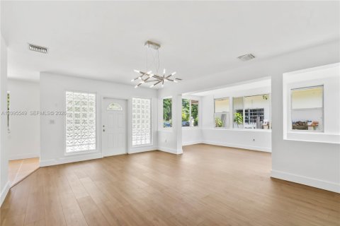House in Miami, Florida 3 bedrooms, 137.03 sq.m. № 2392114 - photo 25