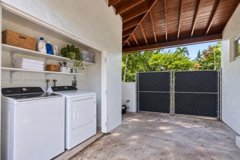 House in Miami, Florida 3 bedrooms, 137.03 sq.m. № 2392114 - photo 28