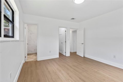 House in Miami, Florida 3 bedrooms, 137.03 sq.m. № 2392114 - photo 24