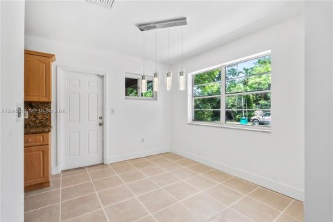 House in Miami, Florida 3 bedrooms, 137.03 sq.m. № 2392114 - photo 12