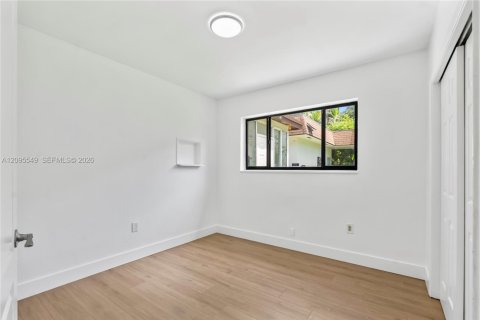 House in Miami, Florida 3 bedrooms, 137.03 sq.m. № 2392114 - photo 23