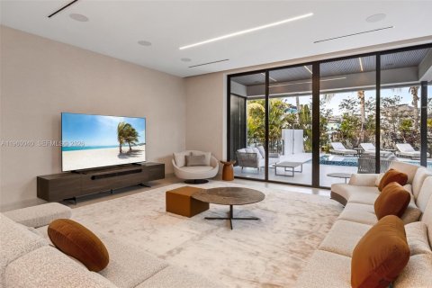 House in Miami, Florida 6 bedrooms, 747.86 sq.m. № 2053013 - photo 25