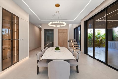 House in Miami, Florida 6 bedrooms, 747.86 sq.m. № 2053013 - photo 20